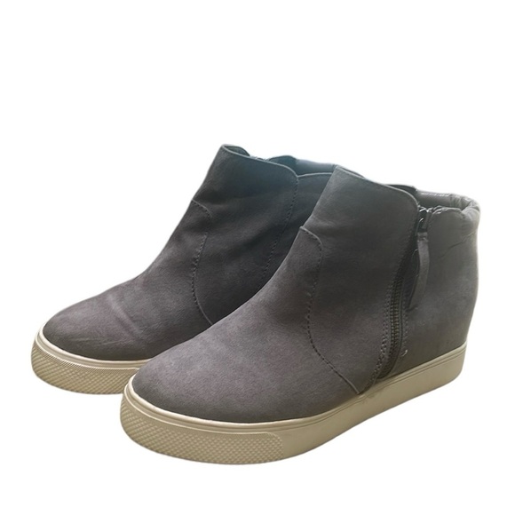 Universal Thread Shoes - UNIVERSAL THREAD VEGAN SUEDE HIDDEN WEDGE GRAY ANKLE BOOTS SIZE 9